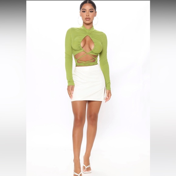 Flirt with my bodysuit - Picture 5 of 9